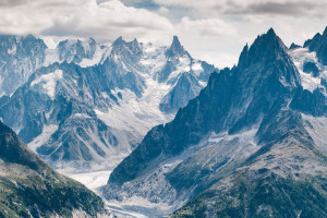 关注体育电竞联赛，感受数字时代的脉搏！